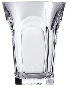 لیوان نوشیدنی شفاف بی رنگ
